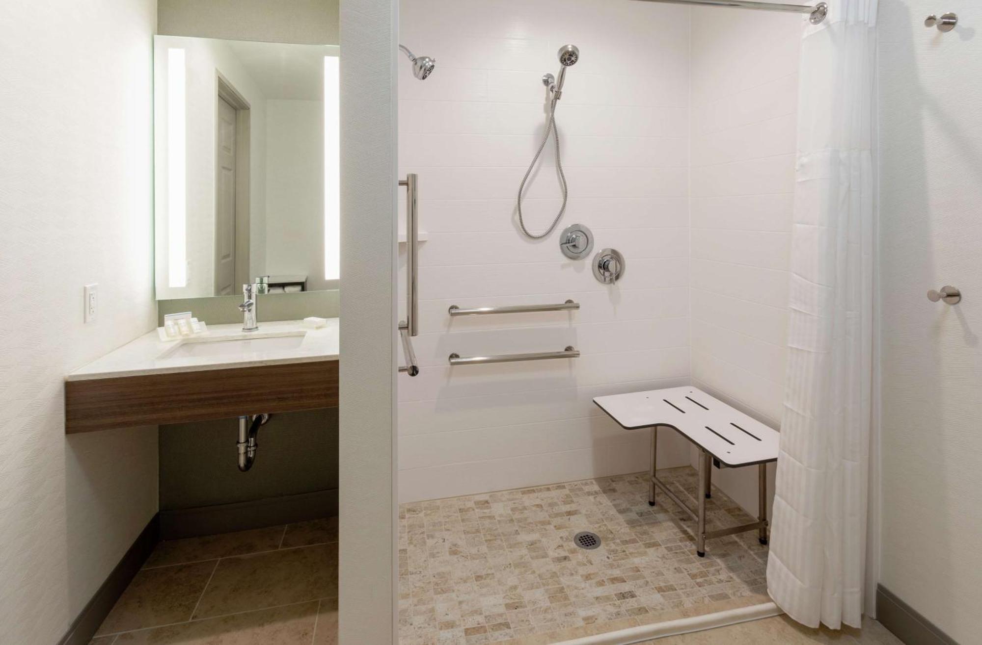 Hilton Garden Inn Minneapolis Saint Paul-Shoreview Exterior photo